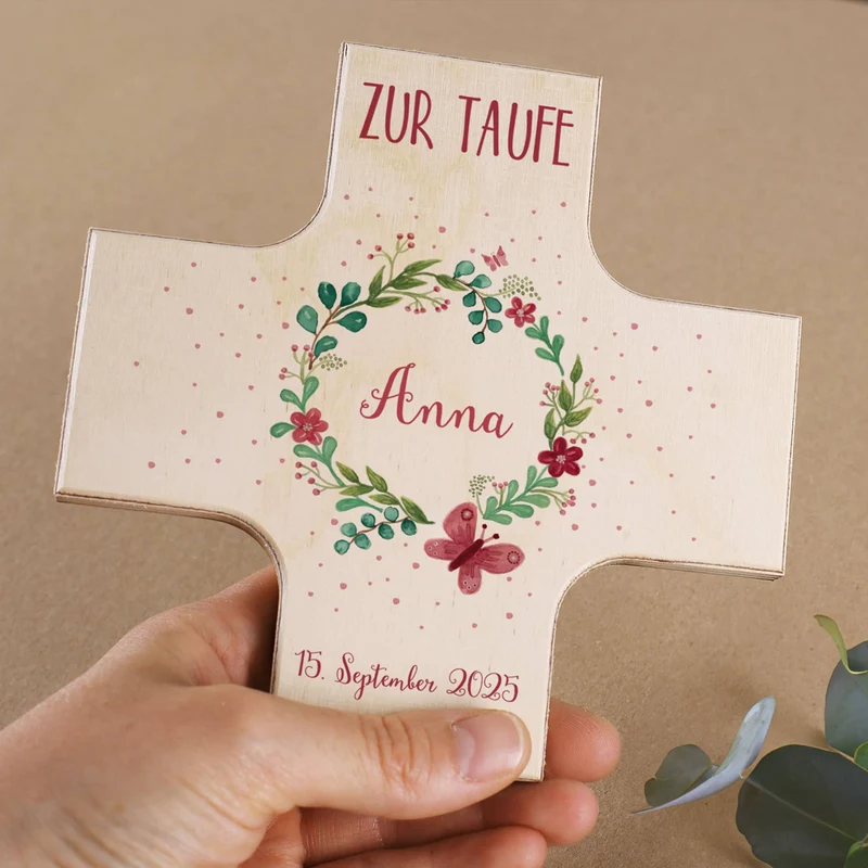 Holzkreuz mit Blütenkranz zur Taufe, Kommunion oder Konfirmation