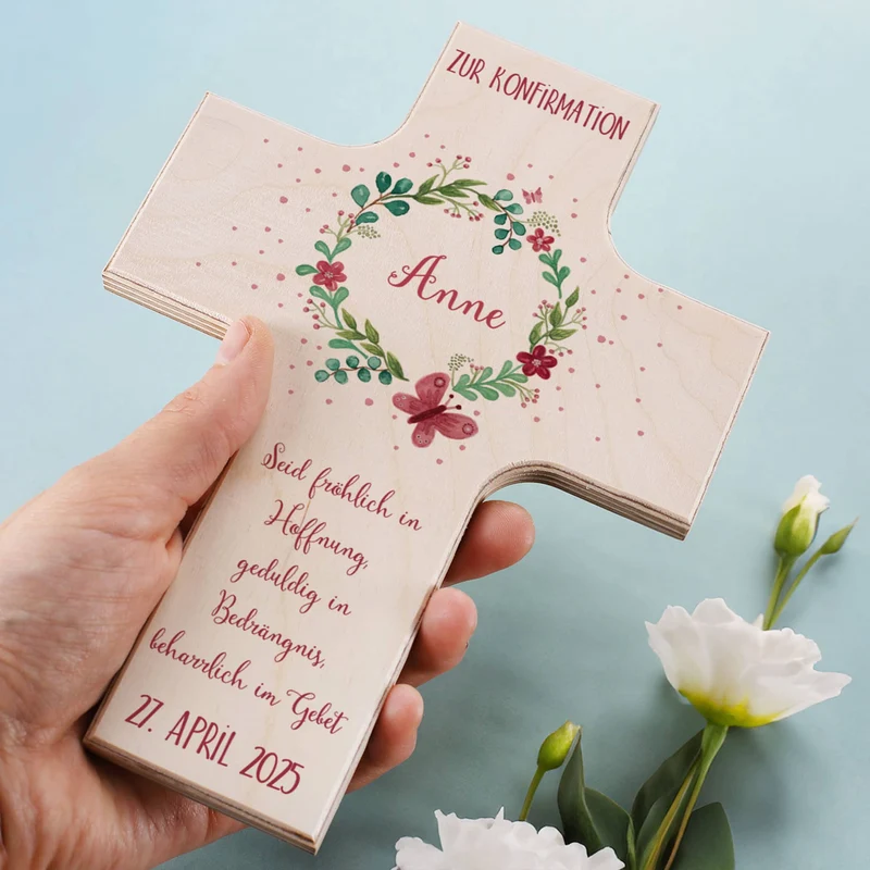 Holzkreuz mit Blütenkranz zur Taufe, Kommunion oder Konfirmation