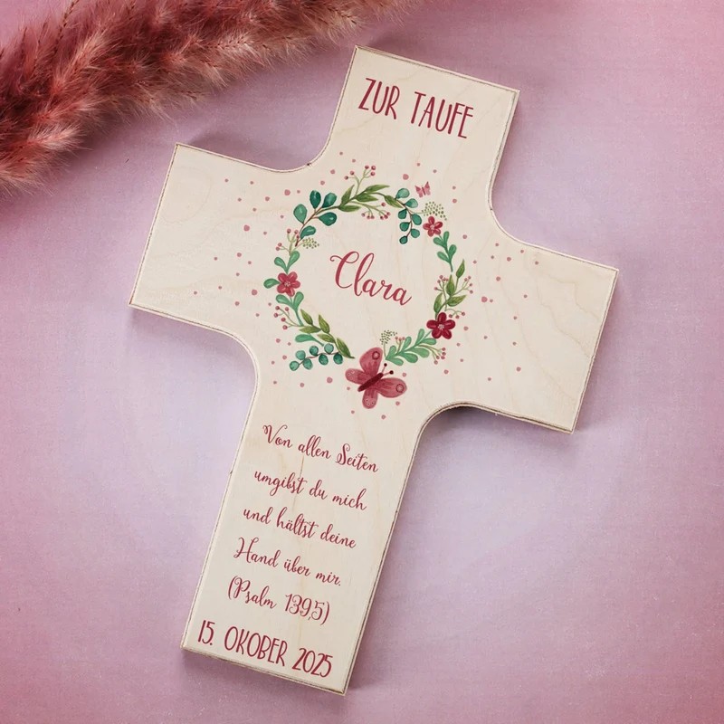 Holzkreuz mit Blütenkranz zur Taufe, Kommunion oder Konfirmation