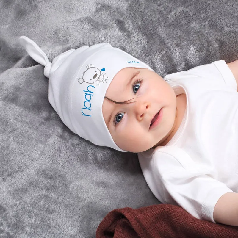 Babymütze in verschiedenen Farben mit Namensaufdruck
