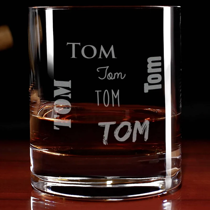 Whiskyglas mit Ihrem Namen in verschiedenen Schriftarten
