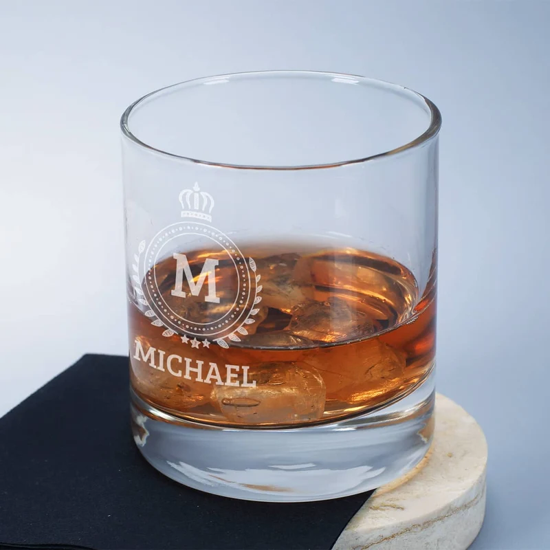 Whiskyglas mit Monogramm und Name