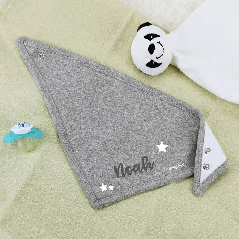 Graues Babyhalstuch mit Sternen und Namensaufdruck