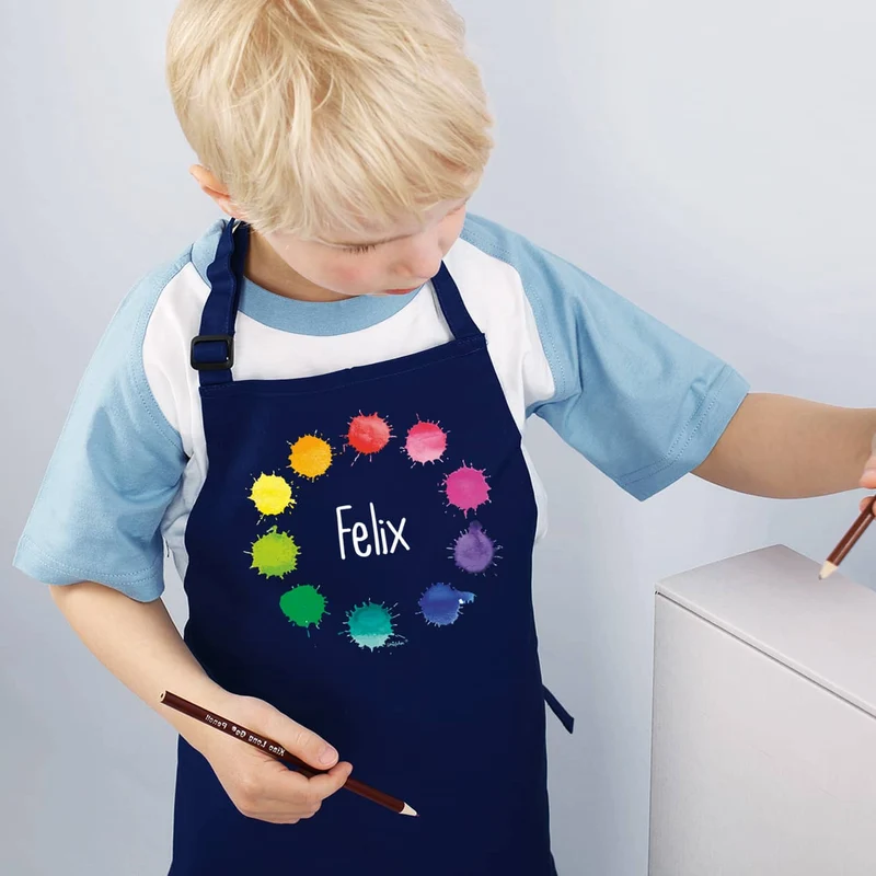Dunkelblaue Kinderschürze mit Namensaufdruck und Farbklecks-Motiv