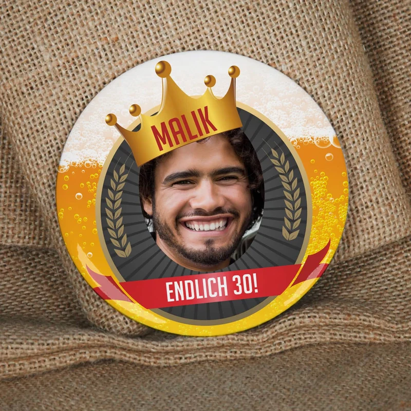 Lustiger XXL Bier-Button mit Ihrem Wunschfoto und eigenen Texten bedruckt