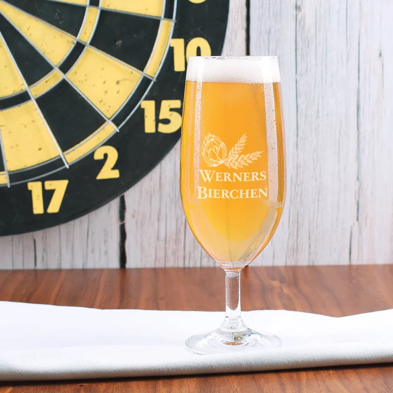 Bierchen Pilstulpe graviert mit Hopfenmotiv und Name von Leonardo