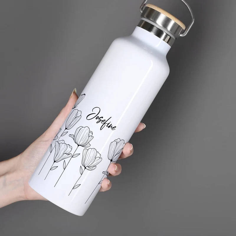 Weiße Thermosflasche mit Blumenmotiv und Schmetterlingen bedruckt