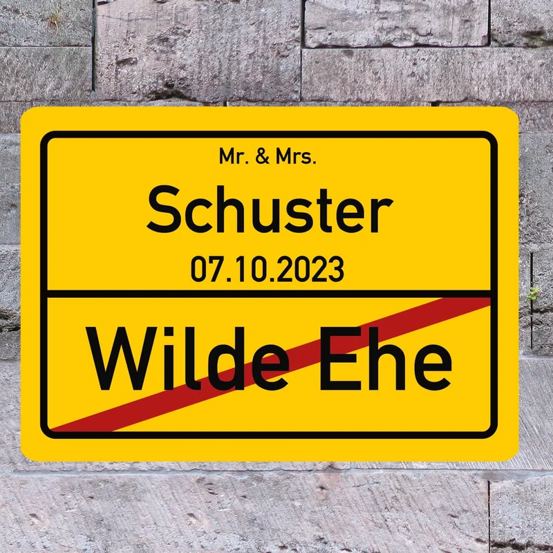 Ortsschild zur Hochzeit mit Name und Datum