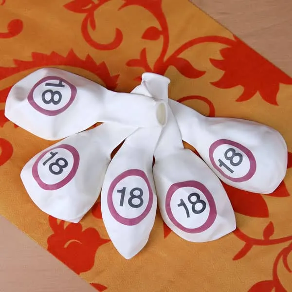 8 Luftballons Verkehrsschild 18