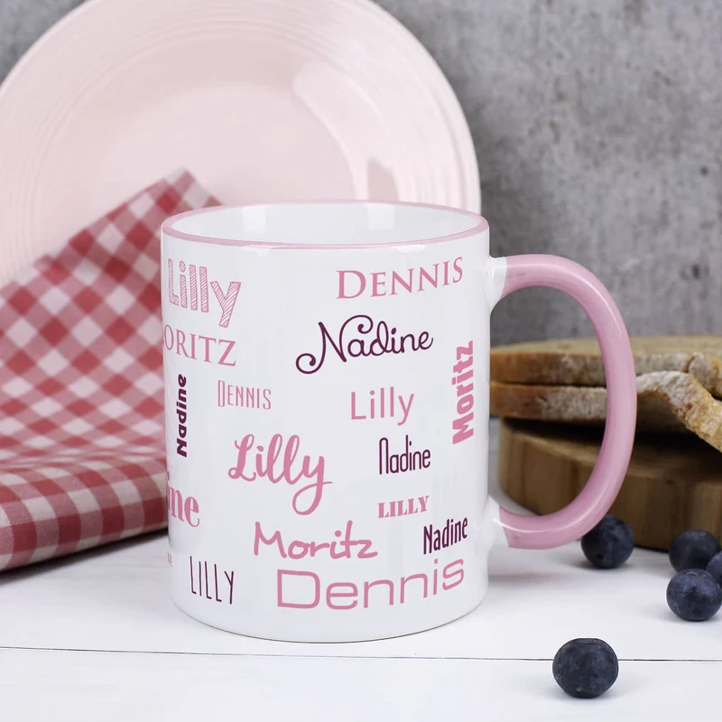 Vier Namen - Familientasse mit rosa Rand und Henkel