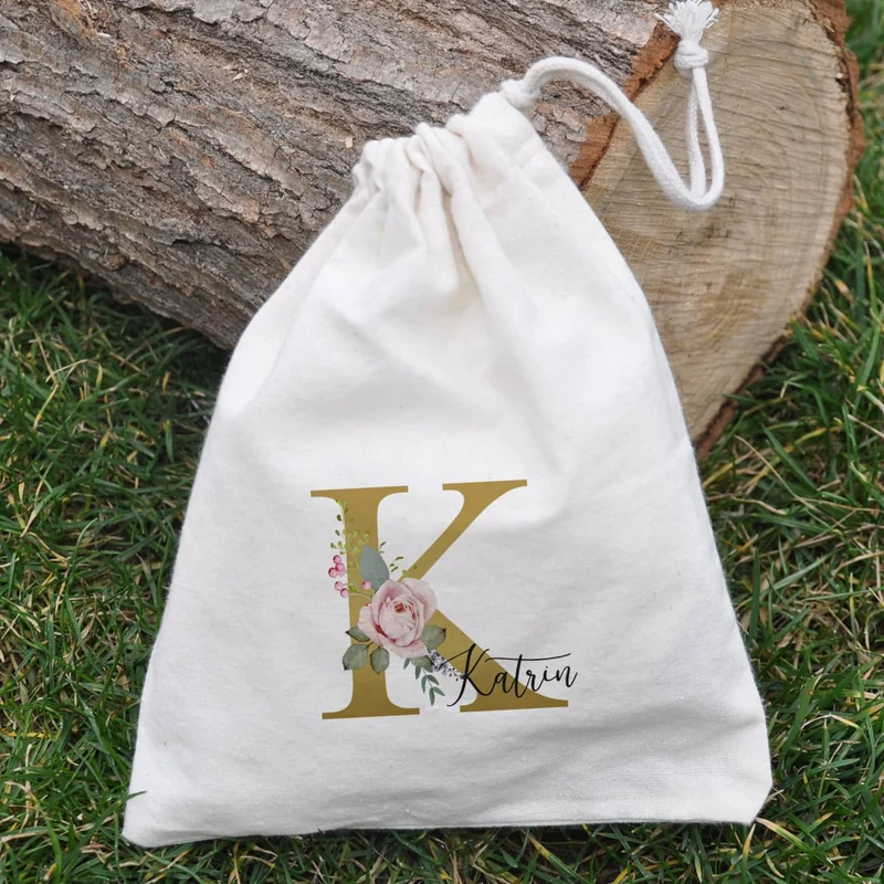 Kleiner Geschenksack mit Rosen-Monogramm und Name