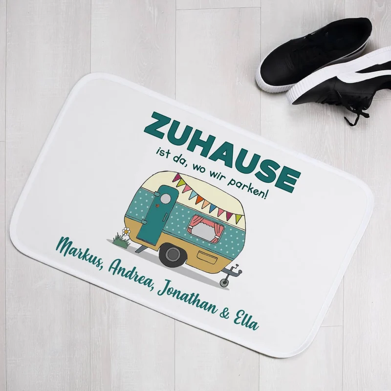 Camping Badematte mit Wohnwagen und Wunschtext
