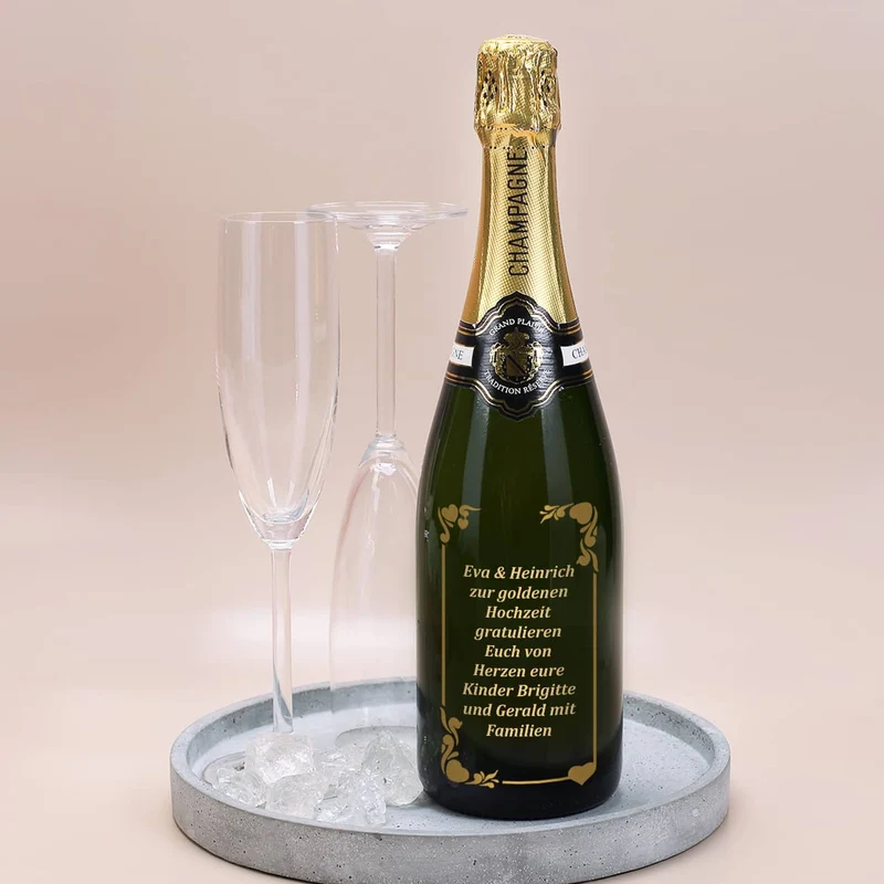 Persönliche Champagnerflasche mit verziertem Wunschtext