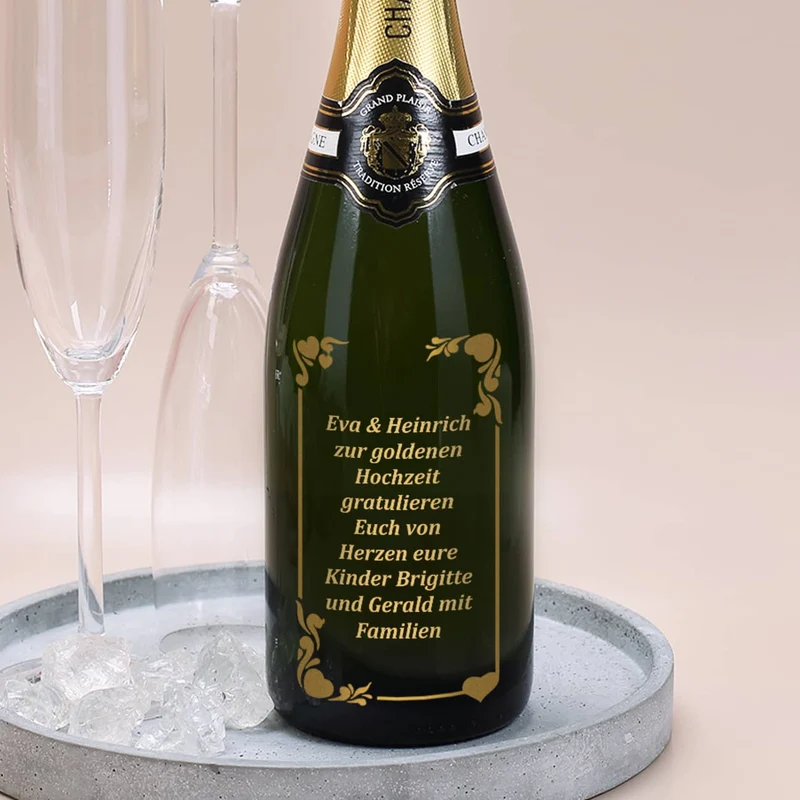 Persönliche Champagnerflasche mit verziertem Wunschtext