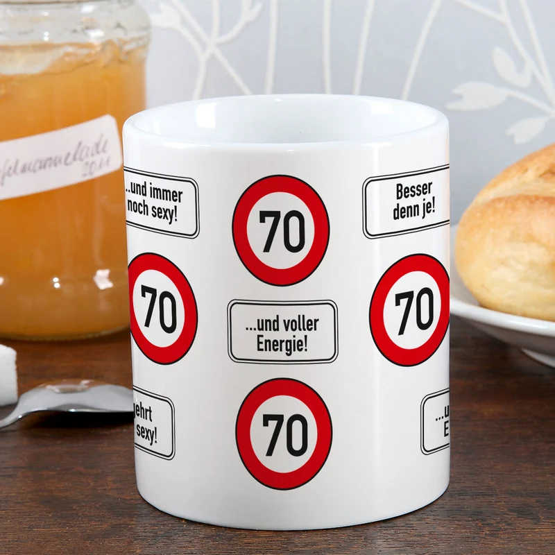 große Kaffeetasse zum 70. Geburtstag mit Verkehrszeichen - 70 -