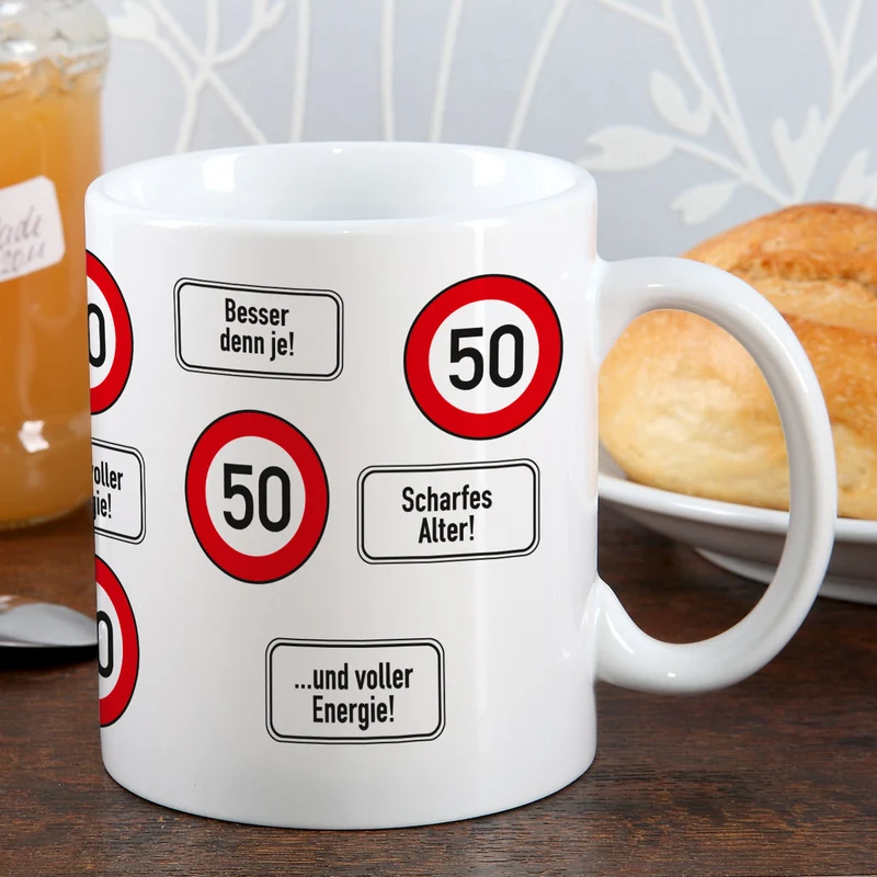 große Kaffeetasse zum 50. Geburtstag mit Verkehrszeichen - 50 -