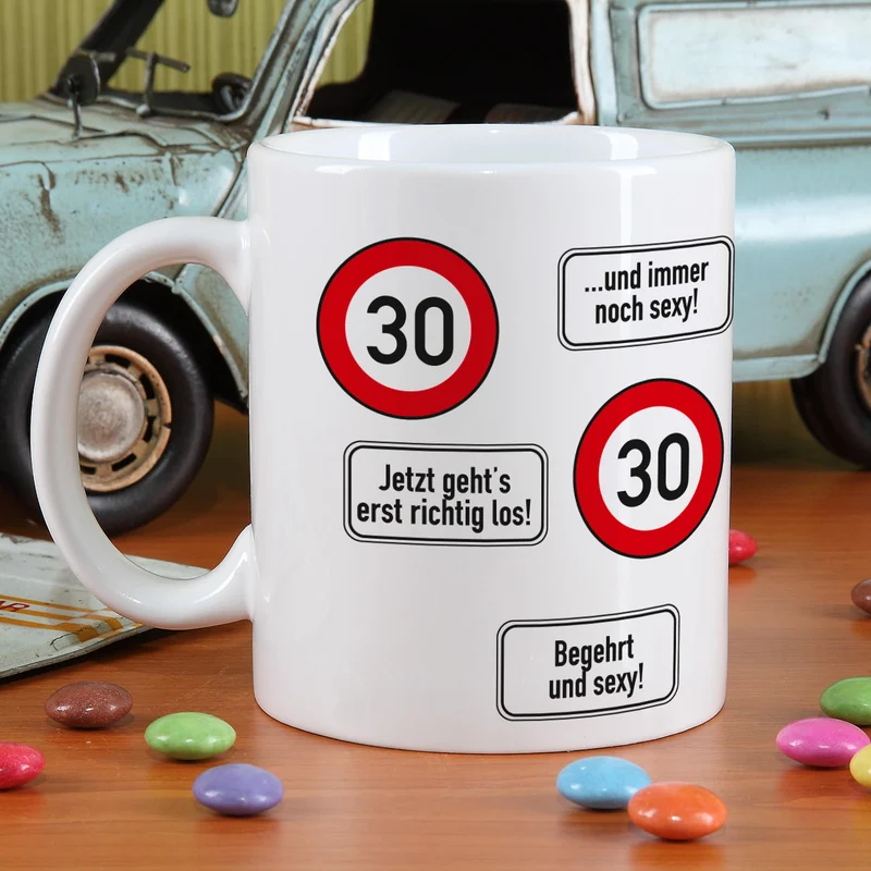 große Kaffeetasse zum 30. Geburtstag mit Verkehrszeichen - 30 -