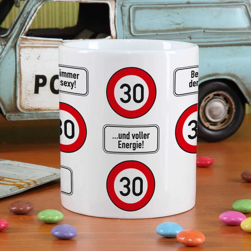 große Kaffeetasse zum 30. Geburtstag mit Verkehrszeichen - 30 -