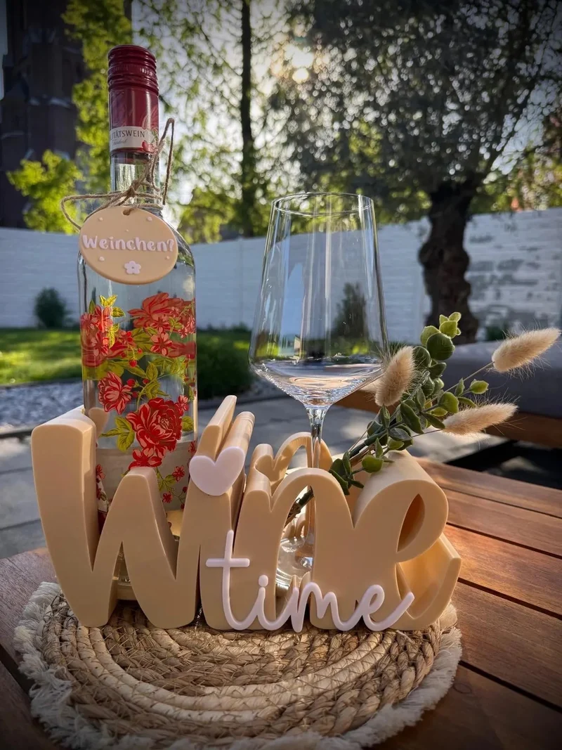 Wein Geschenk Set Geschenk für Freundin | JGA Deko | Geburtstagsgeschenk | Party Deko | Weinhalter mit Glas | Sommerparty Tischdeko