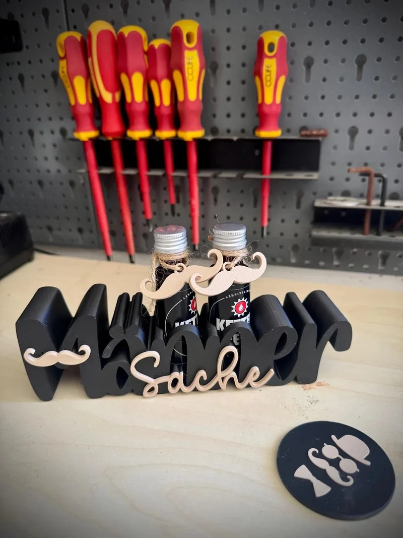 Männersache Mini Schnapsflaschen Halter – Geschenk für Männer – 3D Druck Deko mit Anhängern – Party, Geburtstag, Vatertag