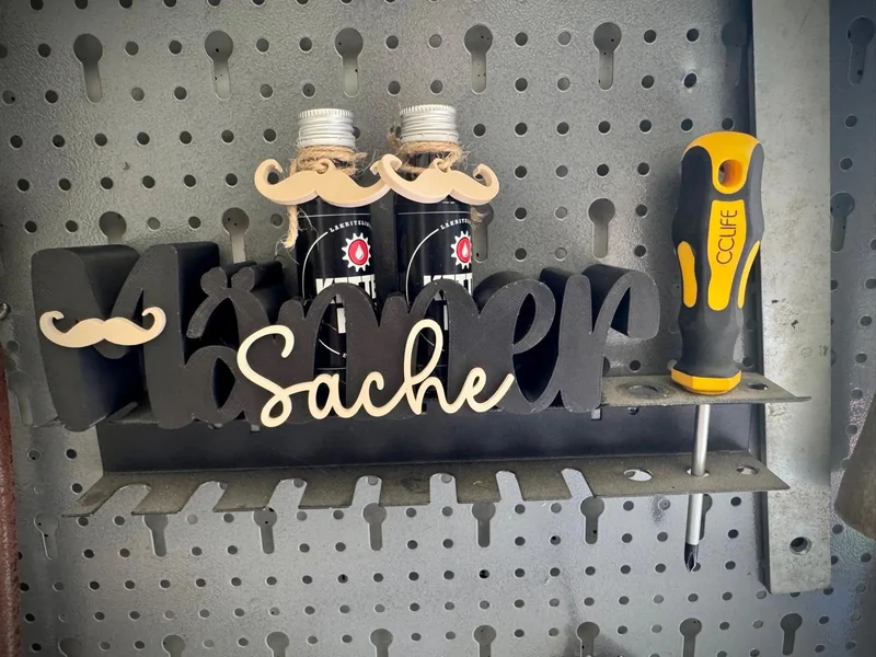Männersache Mini Schnapsflaschen Halter – Geschenk für Männer – 3D Druck Deko mit Anhängern – Party, Geburtstag, Vatertag