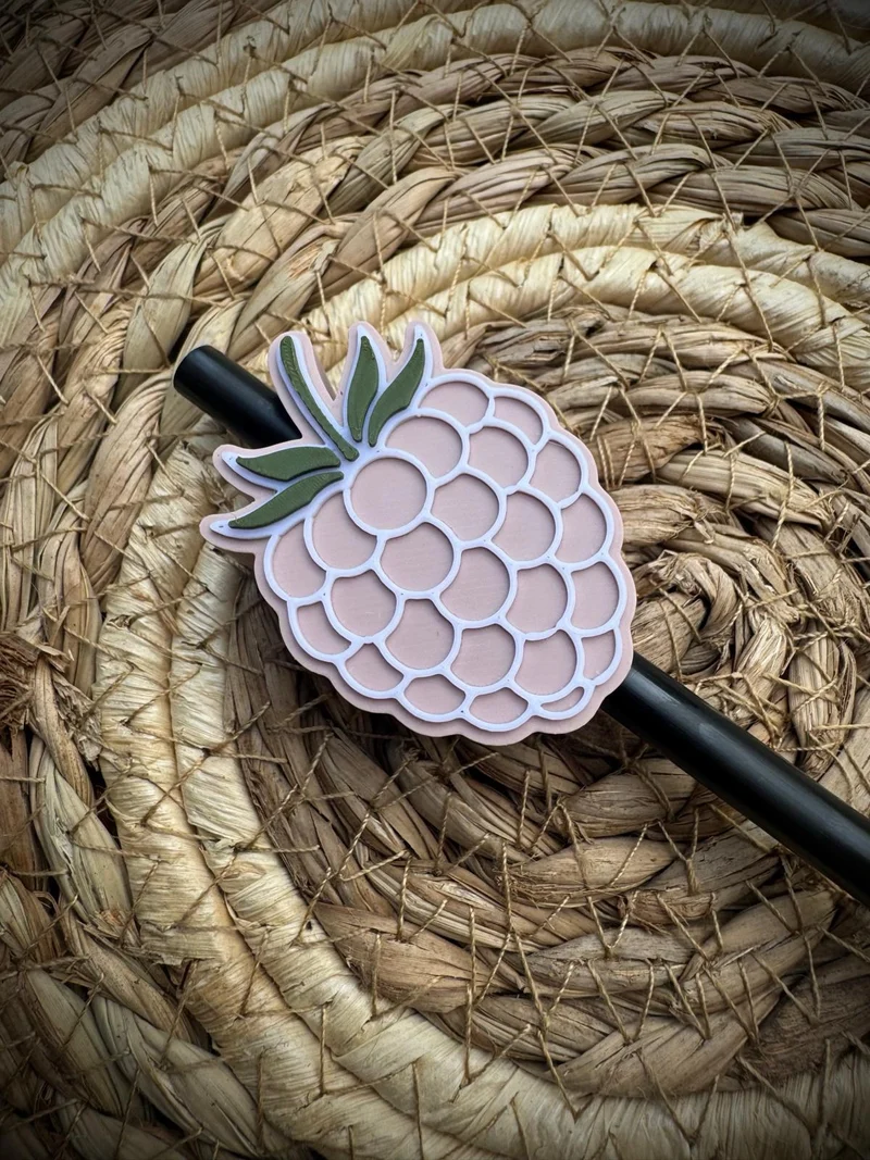 Wildberry Flaschenhalter Set – Geschenk für Frauen – 3D Druck Deko mit Strohhalm und Strohalmtopper – Geburtstag, Mädelsabend